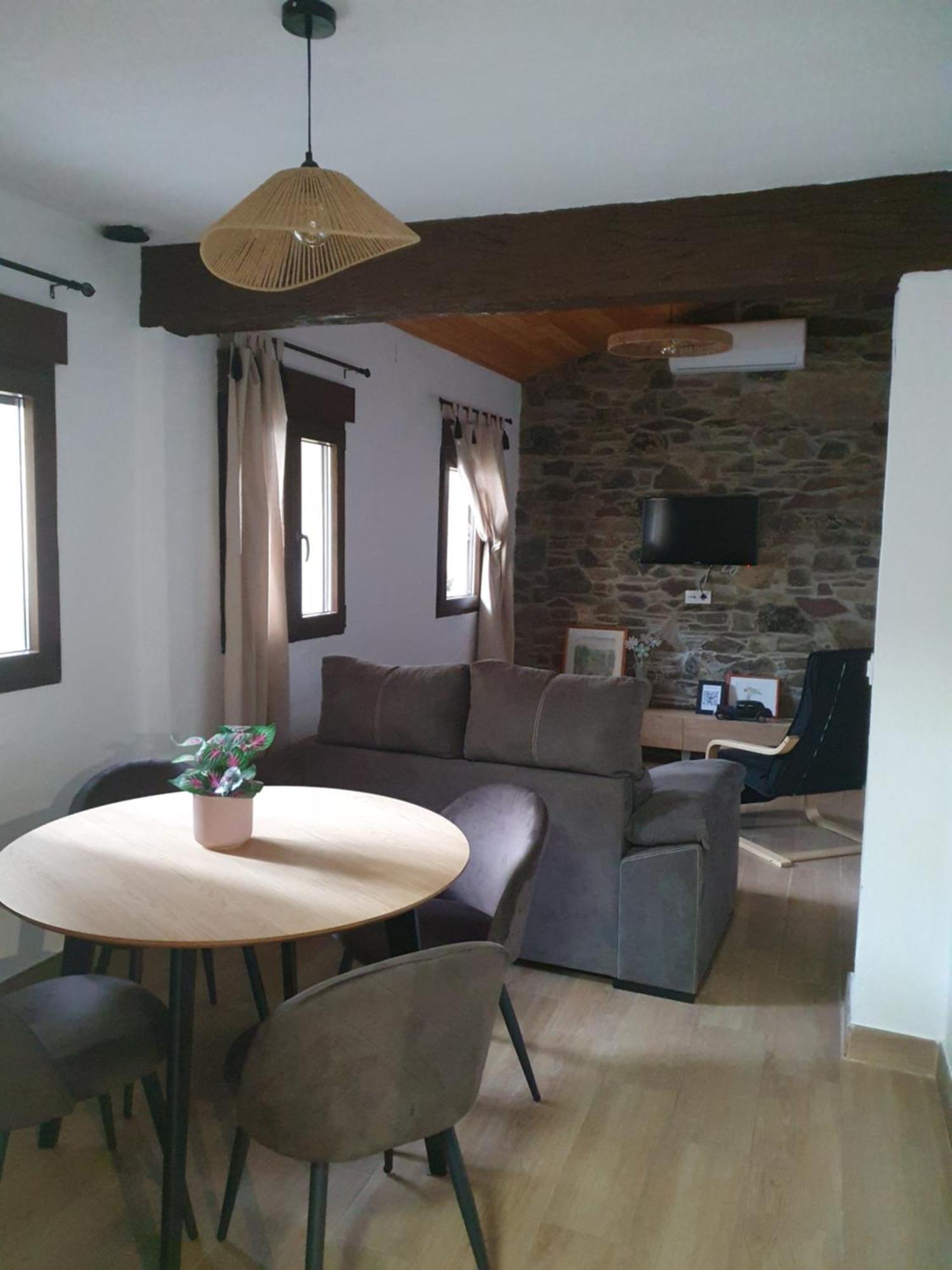 Apartamentos Callampa Torrejón el Rubio Εξωτερικό φωτογραφία